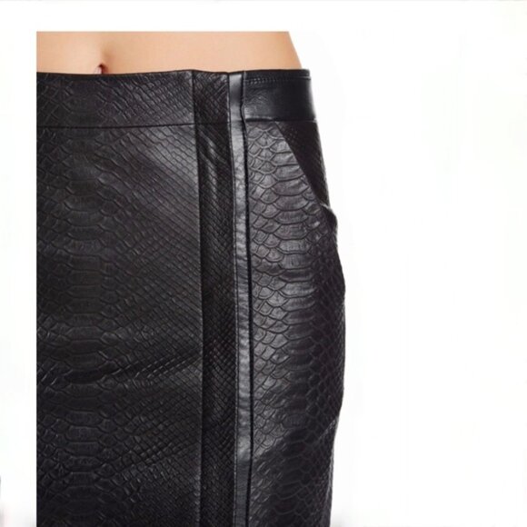 VINCE Snake Embossed Wrapped Leather Pencil Skirt in Graphite Black 6 Small EUC - Picture 3 of 8